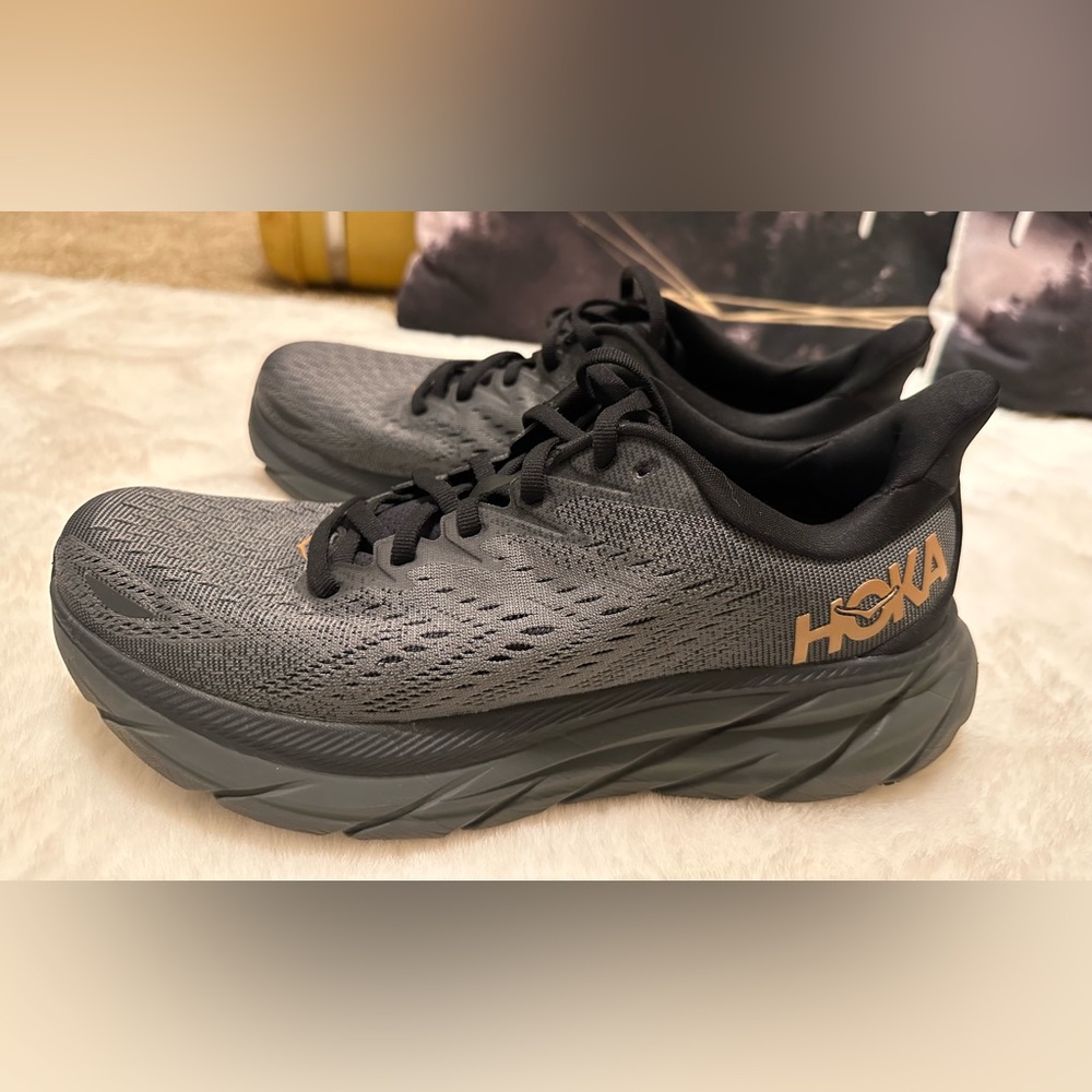 Hoka Clifton 8 size 9